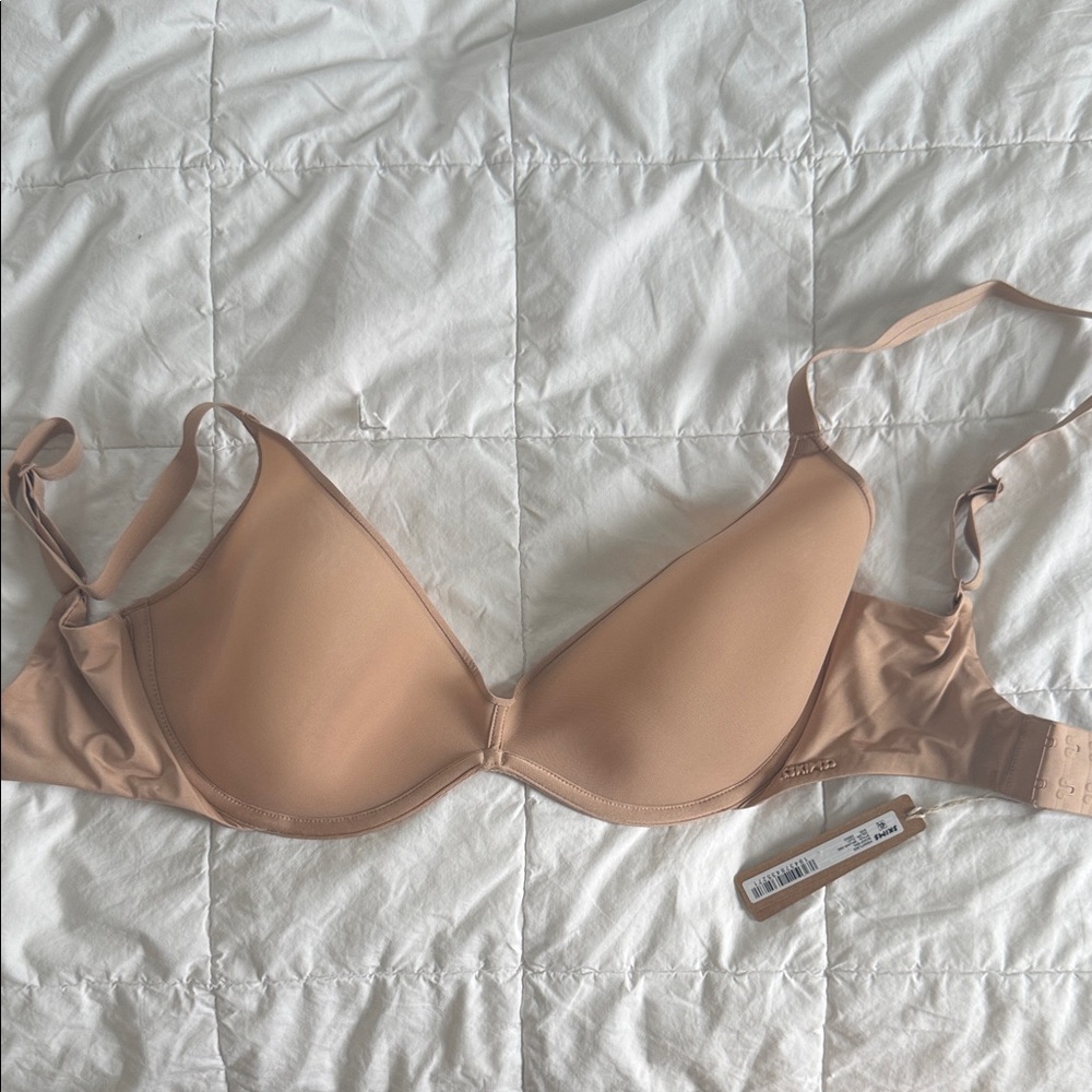 Skims weightless scoop bra